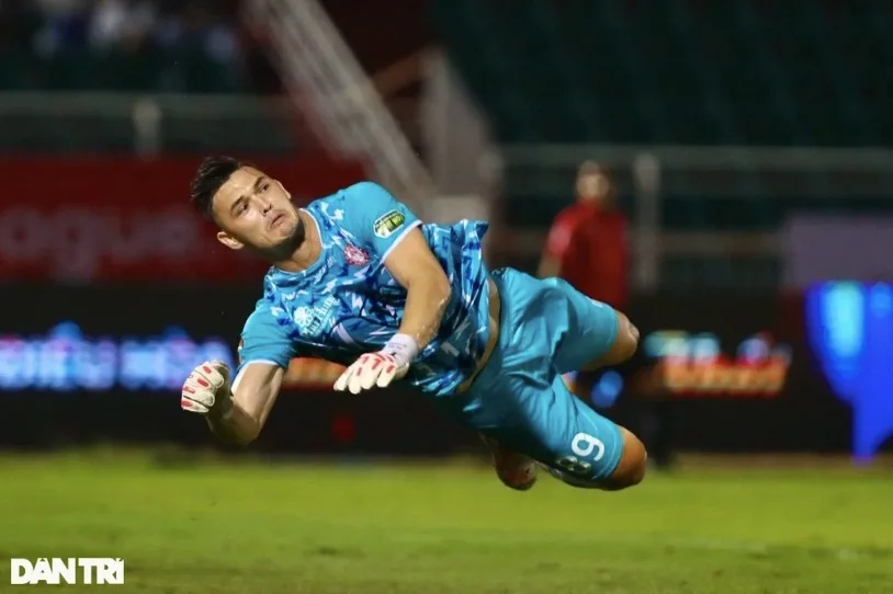 Báo Malaysia cảnh báo sự nguy hiểm của dàn cầu thủ nhập tịch Việt Nam